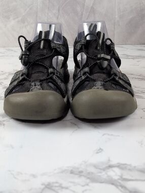 KEEN Whisper Water Sandals | Black/Gray Geometric Print | Size 8.5